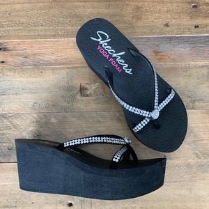 NEW Skechers Flip Flops Wedges YOGA FOAM Sz 6